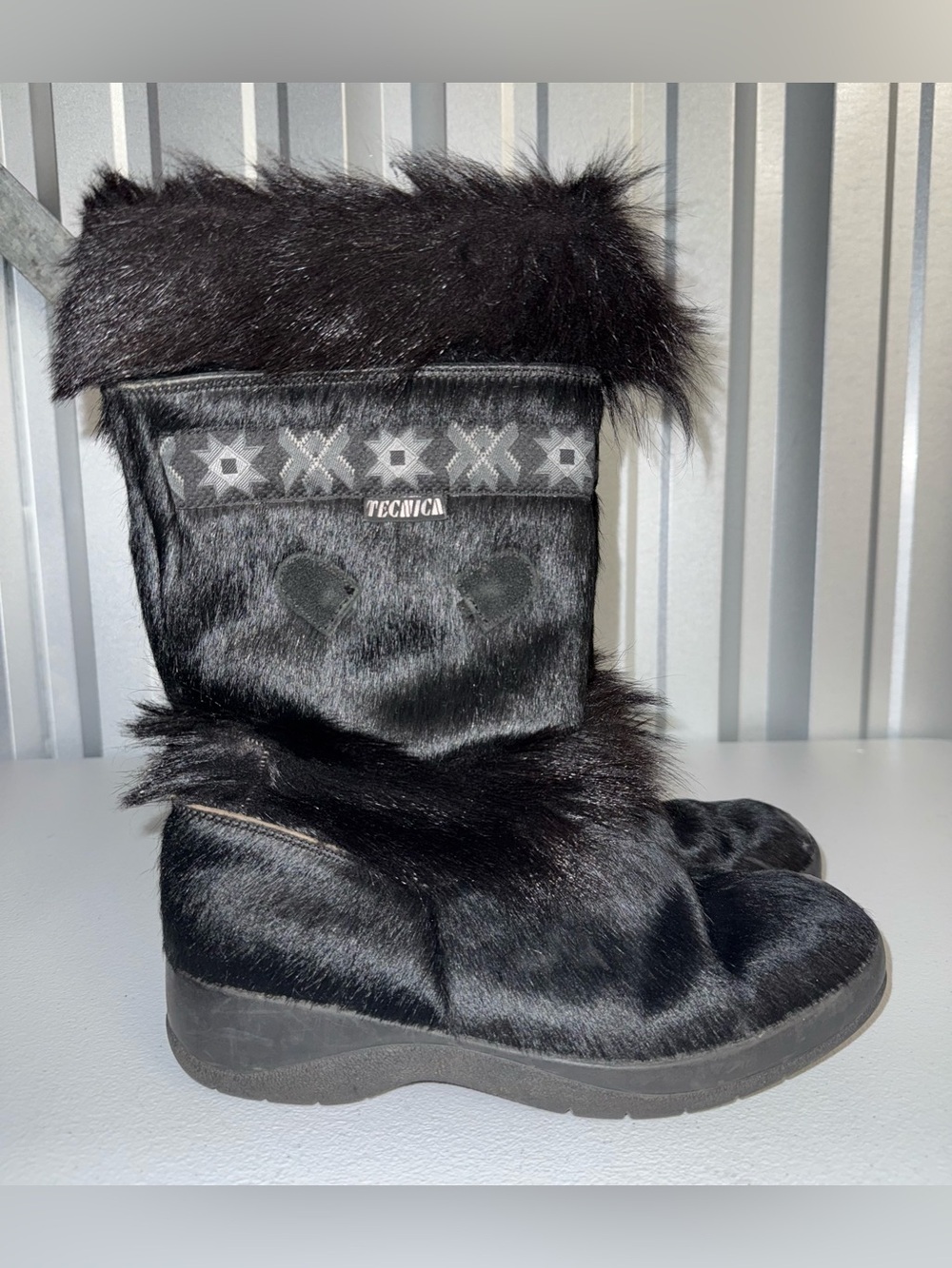 Tecnica Skandia black goat fur après-ski boots size 9.5